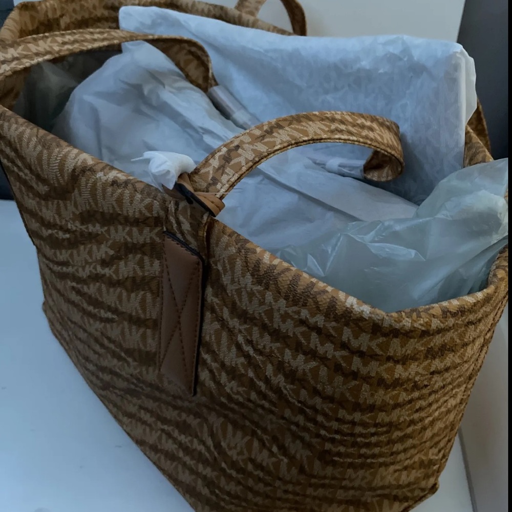 MICHAEL KORS Large Tote bag- Marigold NEW with TAGS